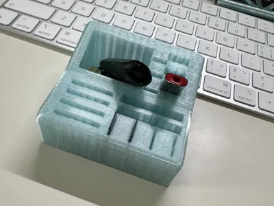Desktop USB drive and storage card organizer