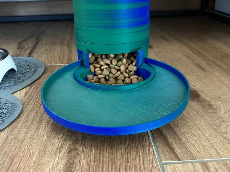 Food dispenser (for cats)