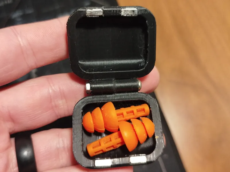 Rounded Magnetic Earplug Holder