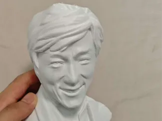 成龙胸像