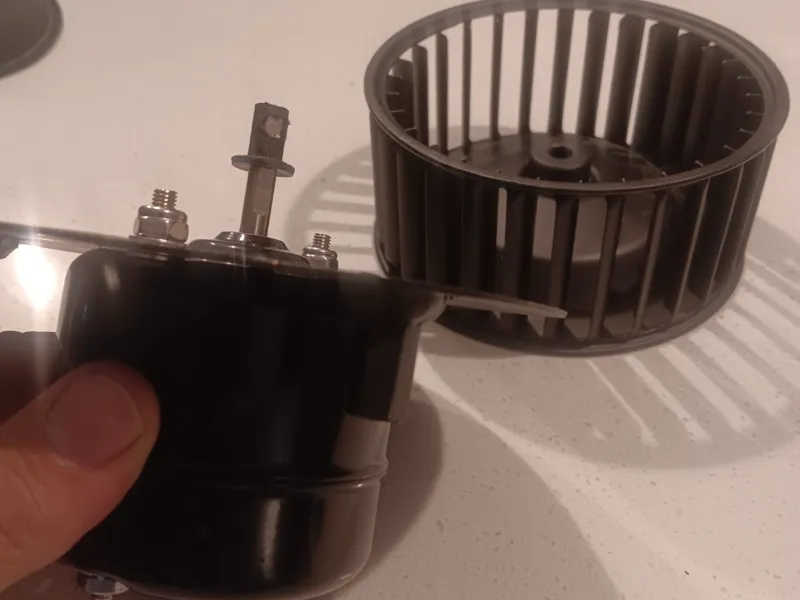Small fan motor conversion bushing