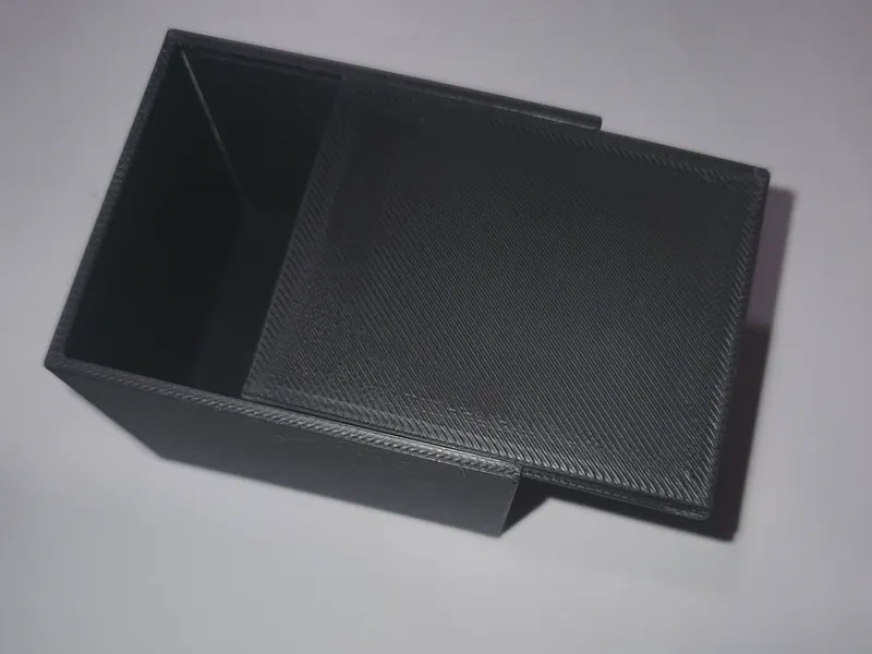 Box with lid