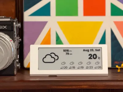 5.79inch E-paper weather station stand
