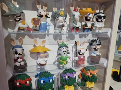 Plexiglass Supports| Dust-Proof Display Case