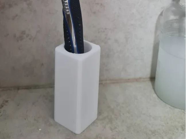Simple shaving blade holder