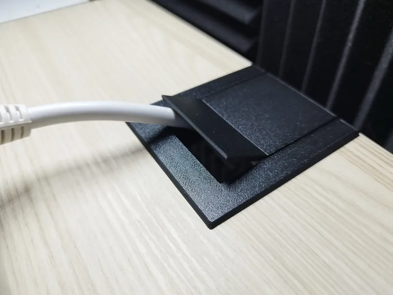 cable feedthrough / cable entry for table edges