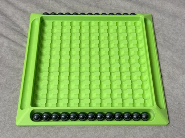 Plateau de jeu magnétique à billes