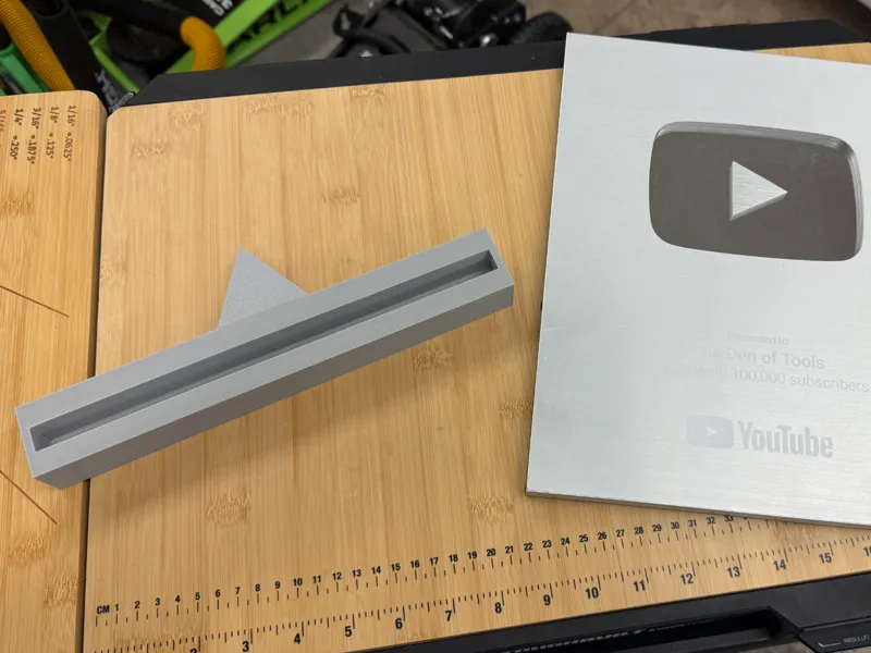 Youtube Silver Playbutton Stand