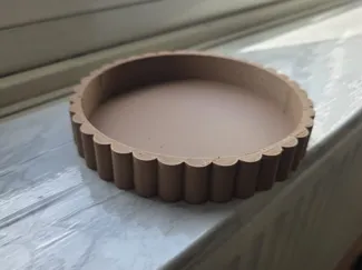 Cosmetics tray