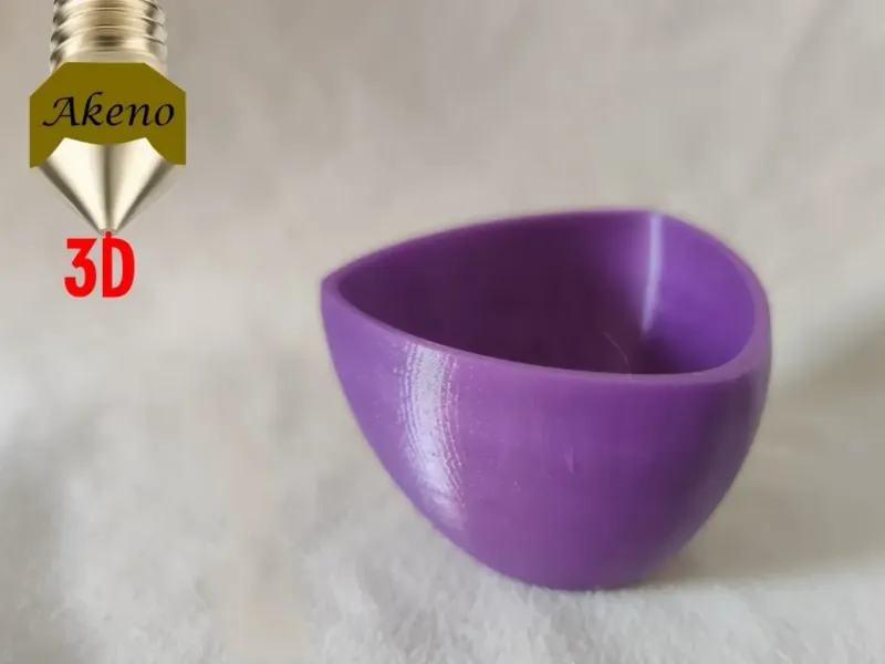 Triangular plant pot