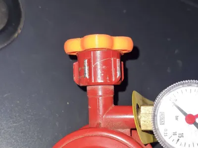 Dust cap for propane gas pressure reducer 