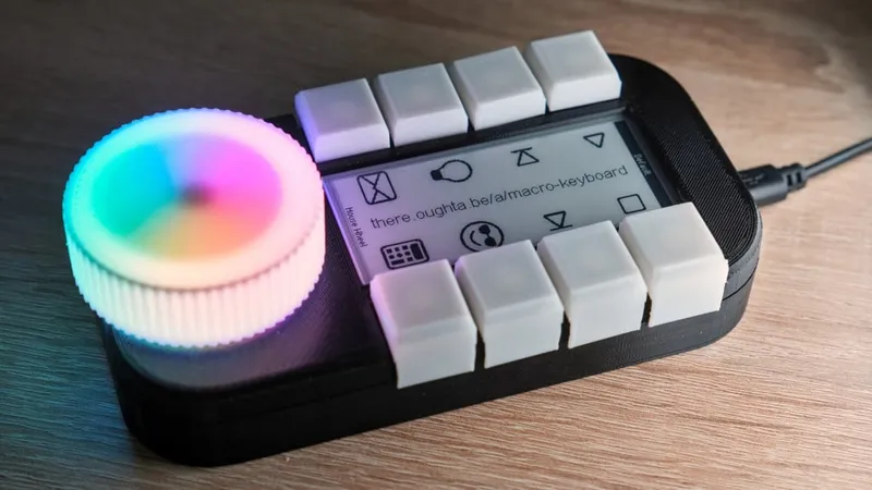 Dynamically Assignable Macro Keyboard with e-ink