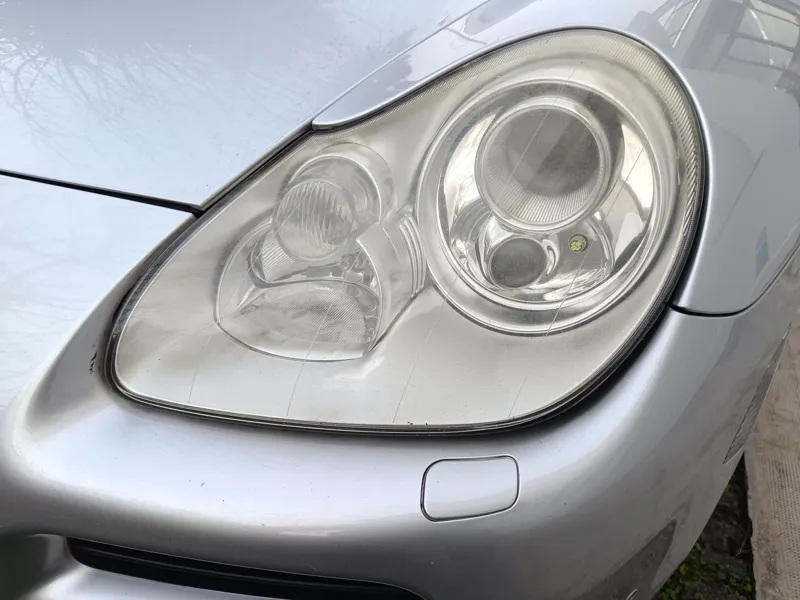 Porsche Cayenne Headlight disassembler