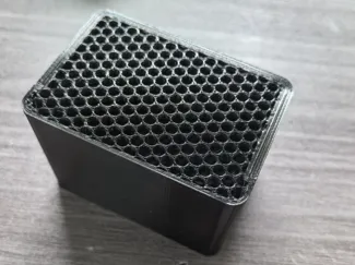 推拉盖子的小盒,带卡扣固定