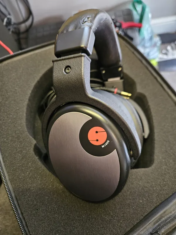 Studiospares M1000/M2000 MK1 Earcup Brackets