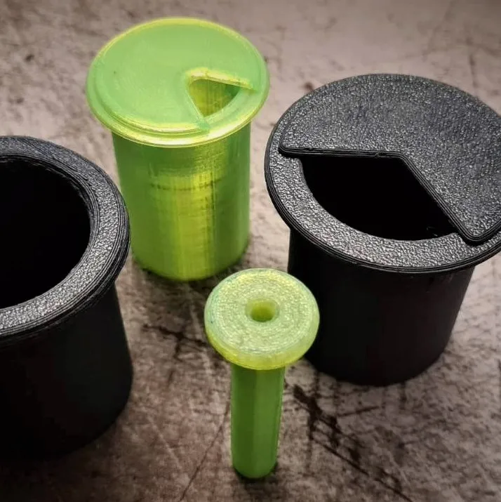 "Tube Thingy" - parametric cable grommet + lid