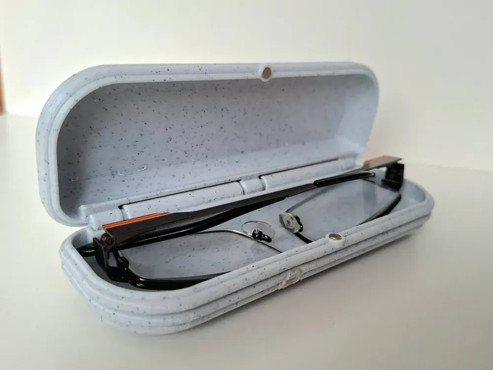 Print in Place Glasses Case with Magnetic Clasp - Free 3D Print