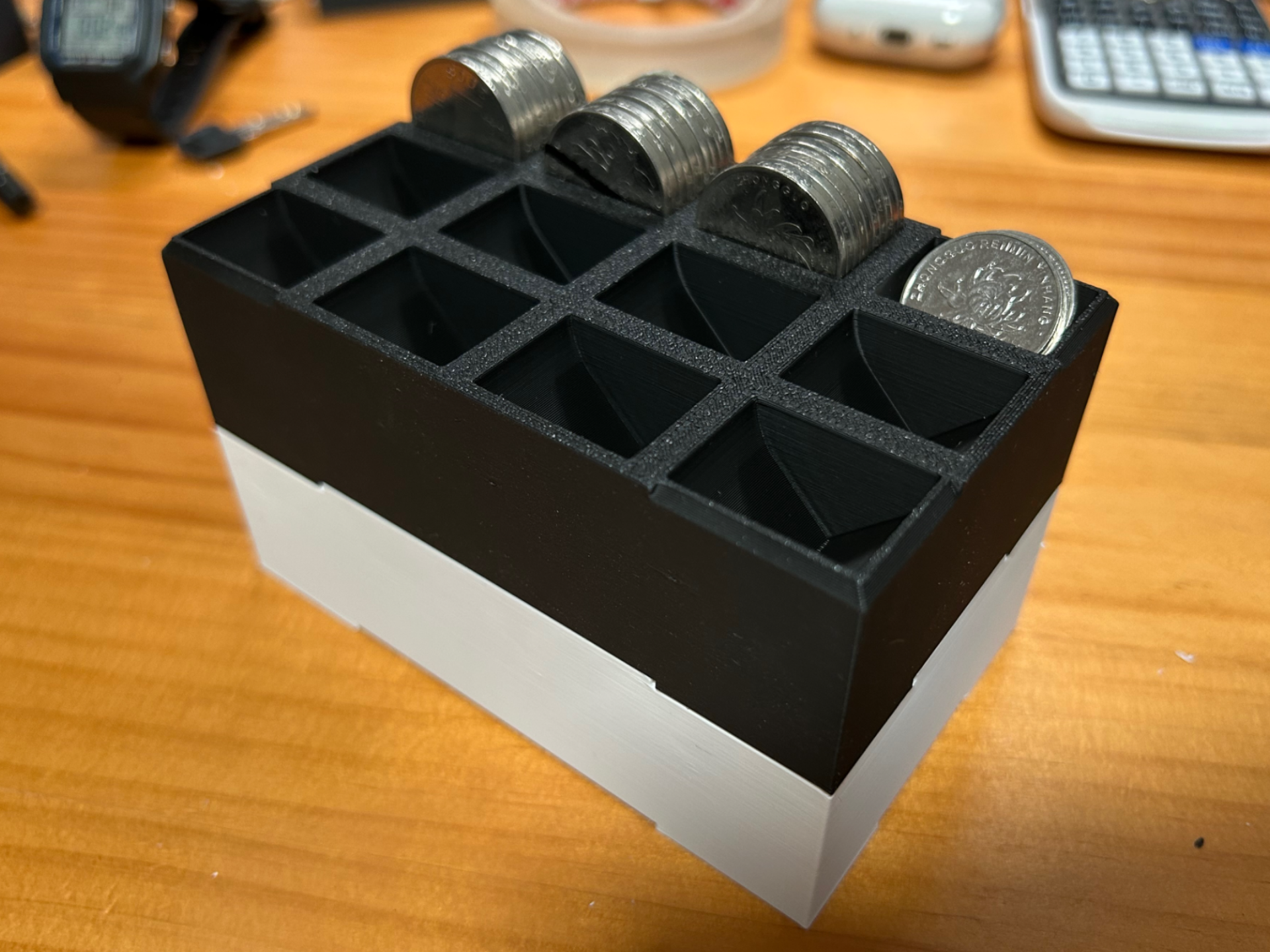 为3D打印优化的1元硬币托盘