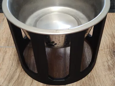 Simple bowl riser for a dog