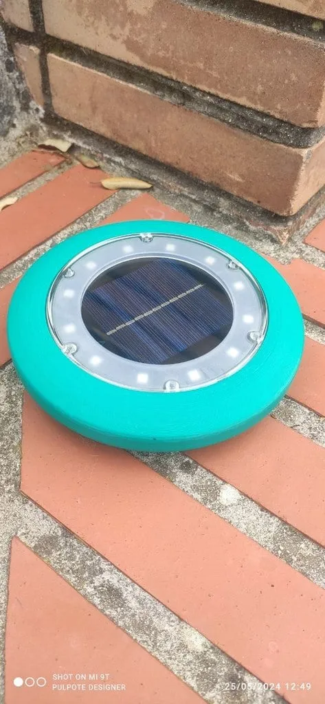Protector y tapa para foco solar de suelo