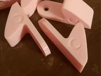 Simple wall hooks for bag and smol backpacks
