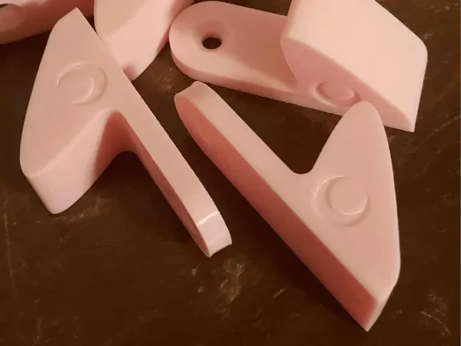 Simple wall hooks for bag and smol backpacks