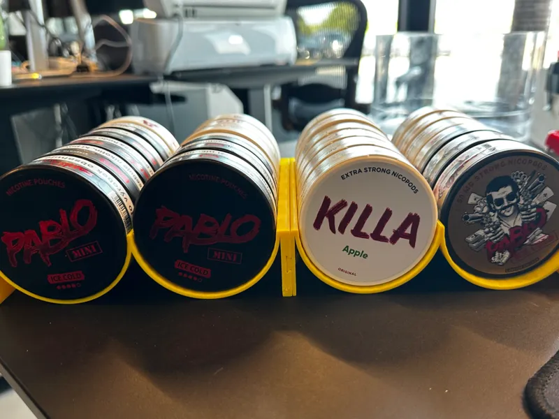 Snus can holder