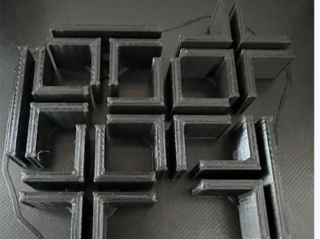 Peces per construir laberints amb fusta o cartró
