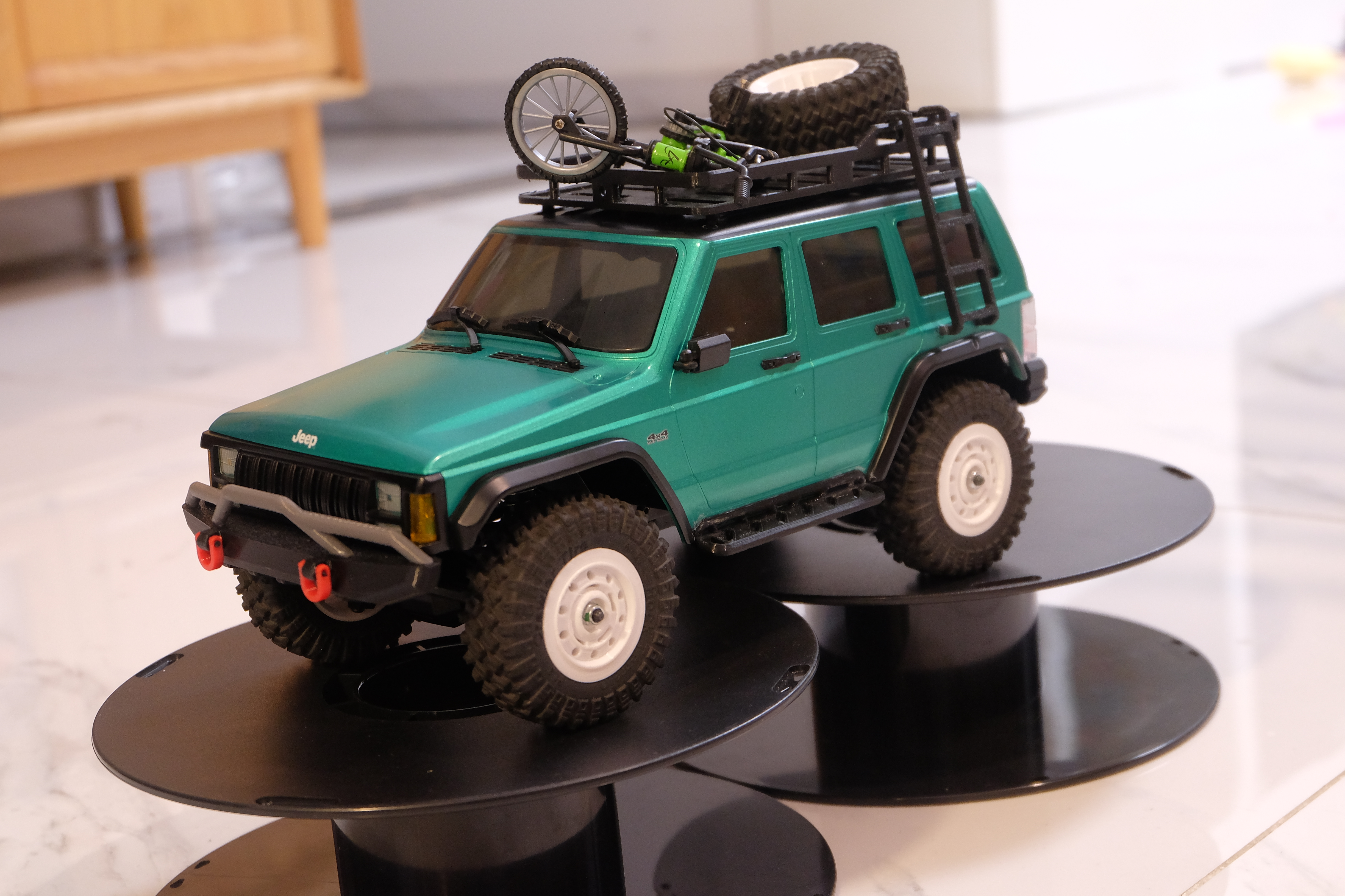 JJRC C8809 小切诺基1/18比例车模行李架- MakerWorld 3D Model | 3Drop
