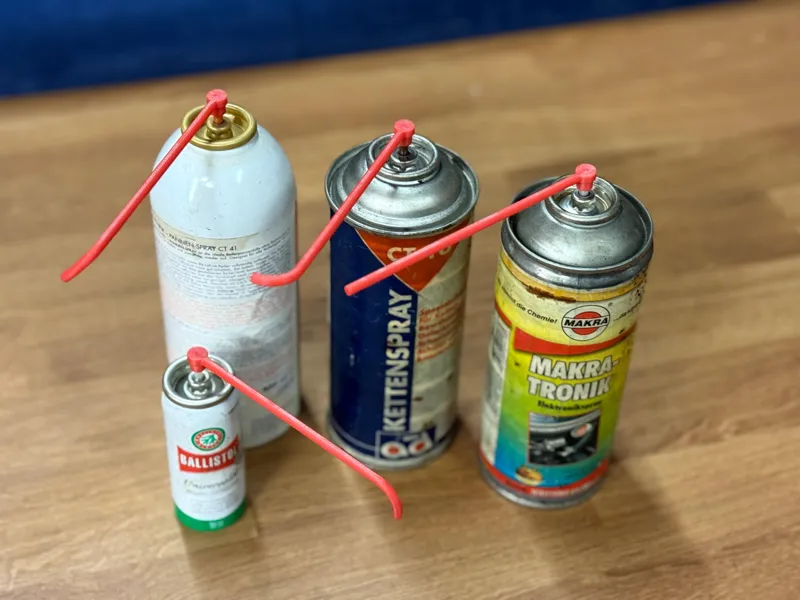 Abgewinkelte Sprühdüse lang  Durchmesser 3 - 4 mm