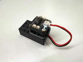 cyberbrick 适配乐高积木的电池盒与控制器底座