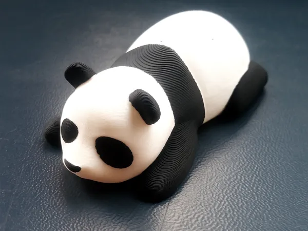Panda allongé
