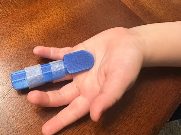 Attelle de doigt à amplitude limitée