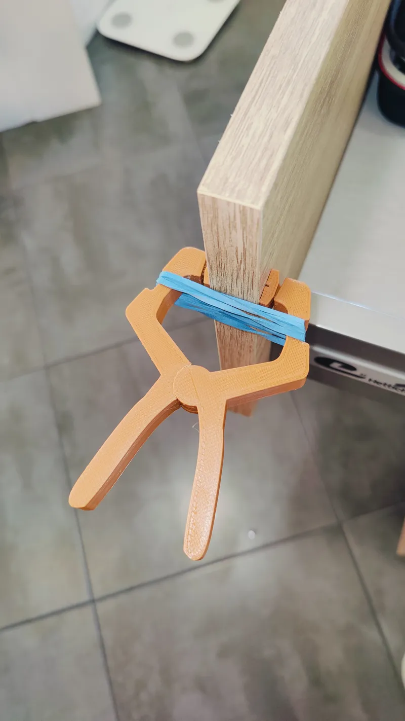 Clamp with elastic rubber - PrintInPlace