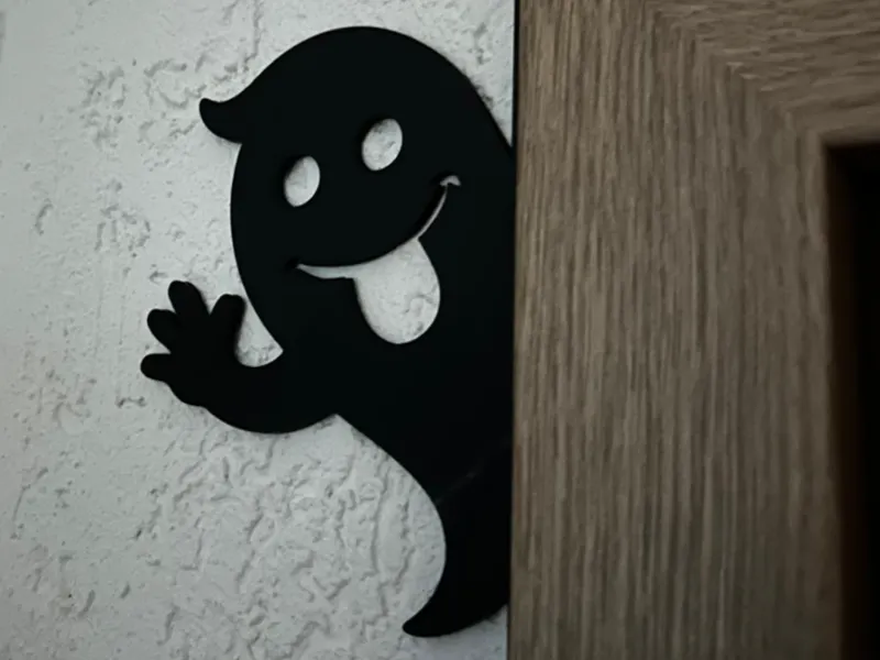 Ghost on a corner - Deko für Türrahmen