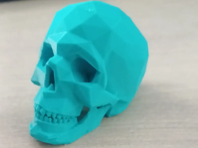 Low poly skull