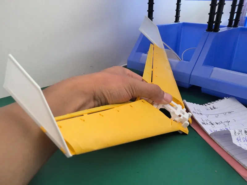 竞速微型无人机