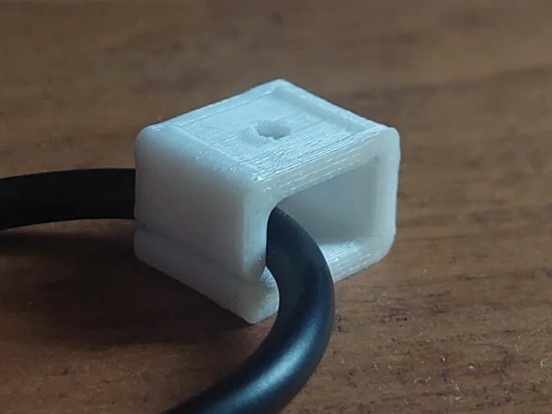 Cable clip