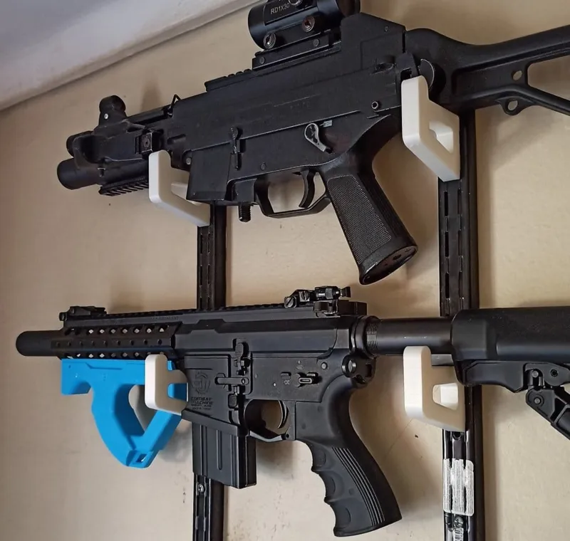 Airsoft display bracket for rail shelf system