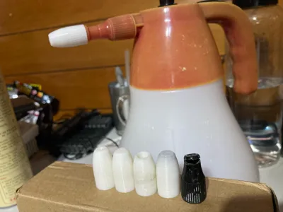 Nozzle for pressure spray bottle