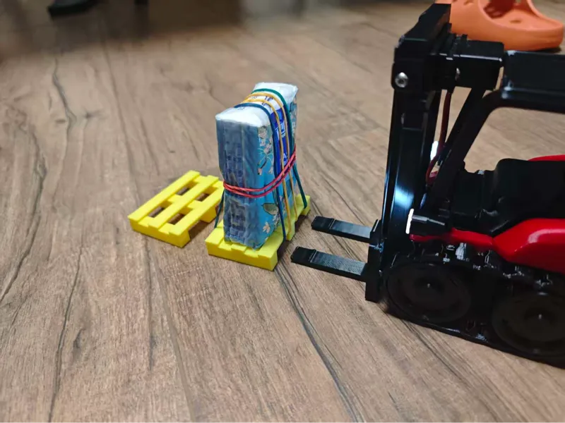 CyberBrick叉车 货物货架
