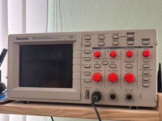 Tektronix oscilloscope knobs and button
