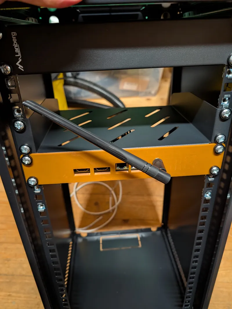 Raspberry Pi CM 5 IO Board 10-inch rack mount