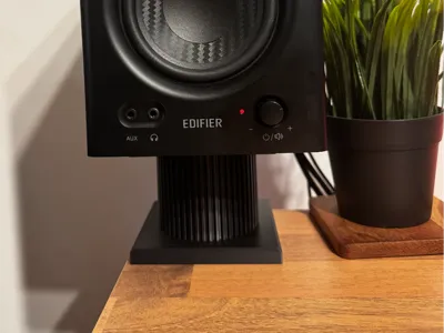 Low profile speaker stand