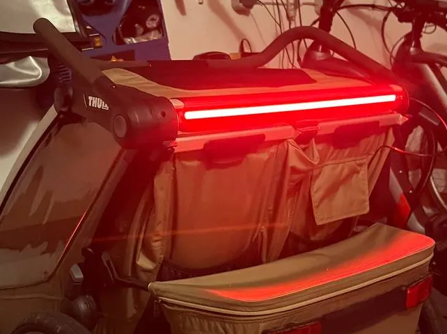 Thule Chariot Cross 2 Rücklicht + Taschenhalterung