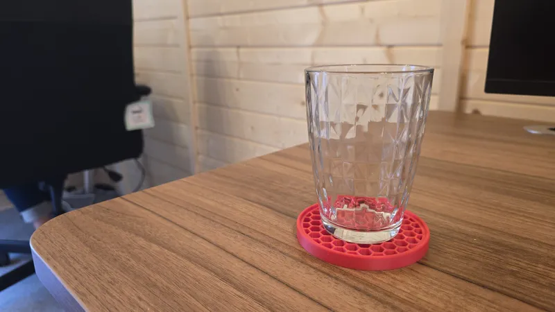 Honeycomb Drink Coaster – 100 mm with Raised Rim