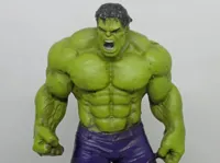 Hulk assis sur un rocher — photo 1