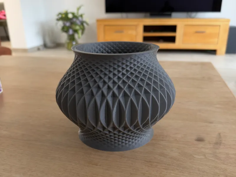 Parametrische 3D-Vase mit geometrischer Struktur
