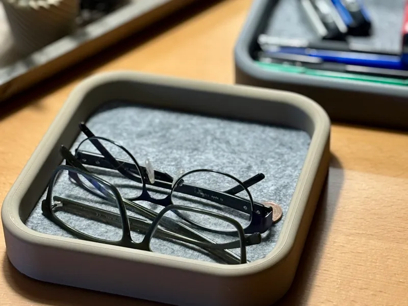 Square Tray - simple and round edged 