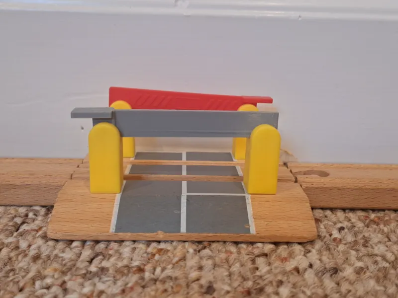 Replacement arm for Brio train crossing 